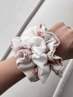 RUBY - BAWEŁNIANA GUMKA TYPU SCRUNCHIE ECRU