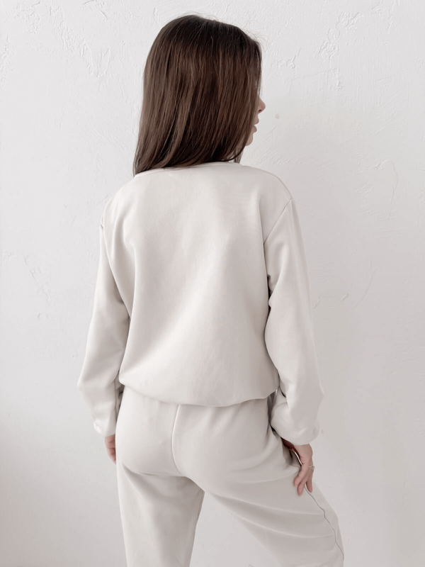 CLASSY - BAWEŁNIANA BLUZA TYPU BASIC Z HAFTEM BEŻOWA