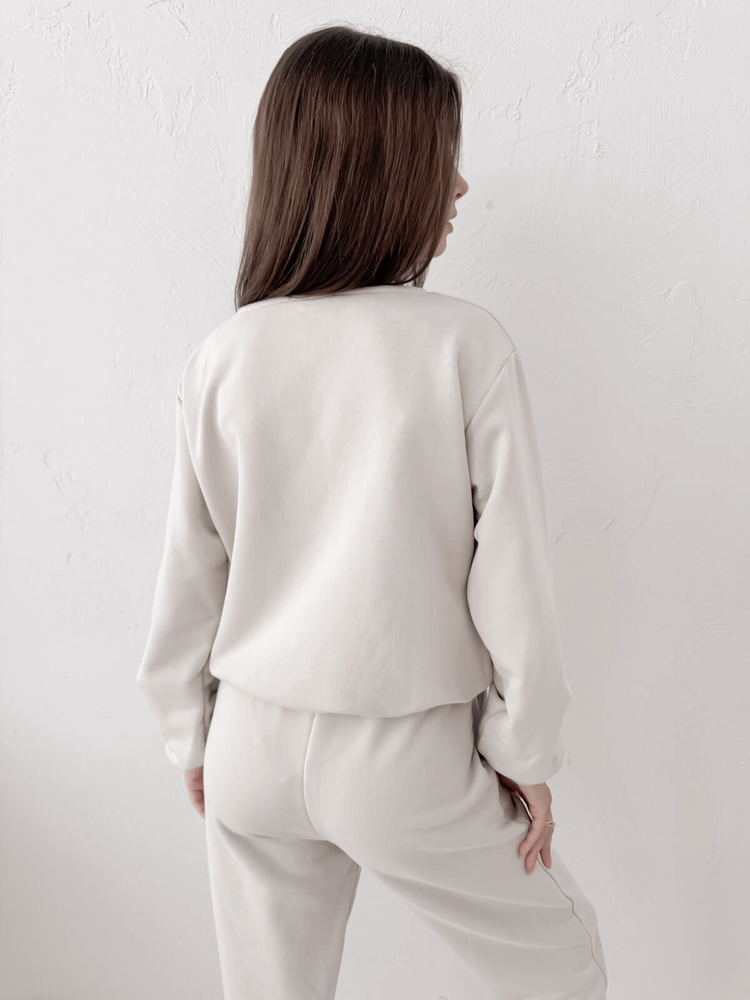 CLASSY - BAWEŁNIANA BLUZA TYPU BASIC Z HAFTEM BEŻOWA