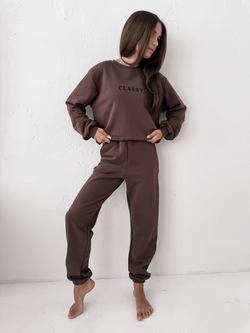 CLASSY - BAWEŁNIANA BLUZA TYPU BASIC Z HAFTEM CZEKOLADOWA